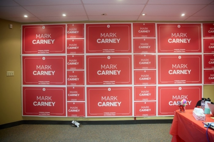Einblick in das lokale Wahlkampfbüro des Vorsitzenden der Liberalen Partei und derzeitigen Premierministers Mark Carney im Wahlkreis Nepean am Wahltag. Foto: epa/Eric Reid