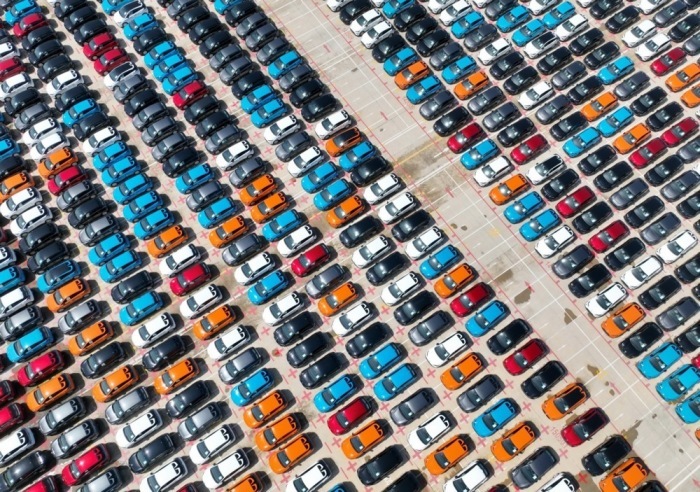 Aus der chinesischen Provinz Fujian zu exportierende Fahrzeuge. Foto: epa/Xinhua