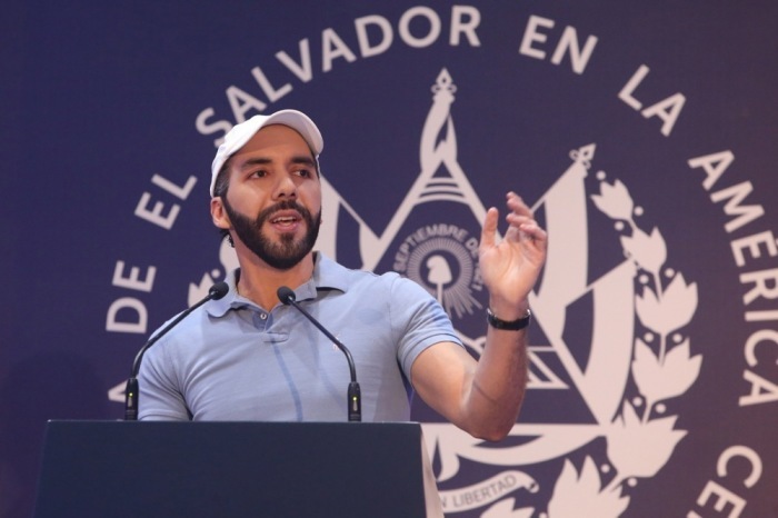 Der Präsident von Salvador, Nayib Bukele, spricht während einer Pressekonferenz in einem Hotel der Hauptstadt San Salvador. Foto: epa/Javier Aparicio