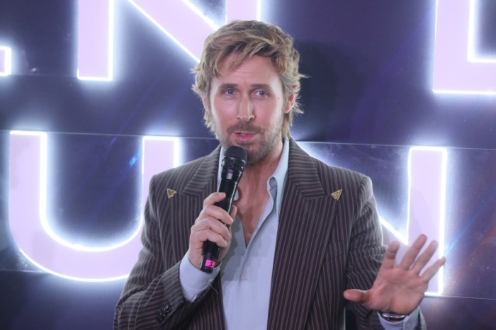Der kanadische Schauspieler Ryan Gosling spricht auf dem roten Teppich zur Premiere des Films „Project End of the World“ in Mexiko-Stadt. Foto: EPA/Mario Guzmán
