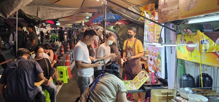 Yaowarats Garküchen verbinden chinesische Kochkunst mit Thai-Aromen und prägen Bangkoks Esskultur bis heute. Foto: Jahner