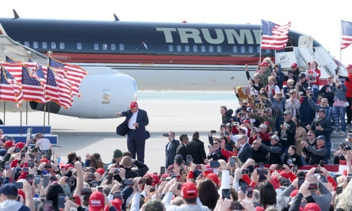 Ex-US-Präsident Donald Trump macht Wahlkampf in Ohio. Foto: epa/Mar