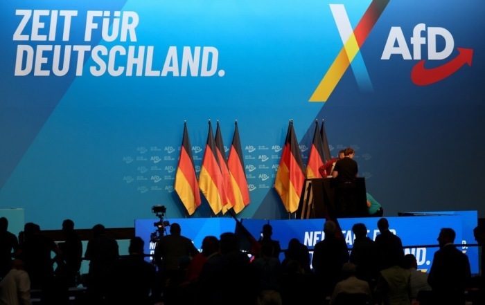 Teilnehmer treffen zum 17. Bundesparteitag der AfD in Erfurt ein. Foto: EPA/Hannibal Hanschke