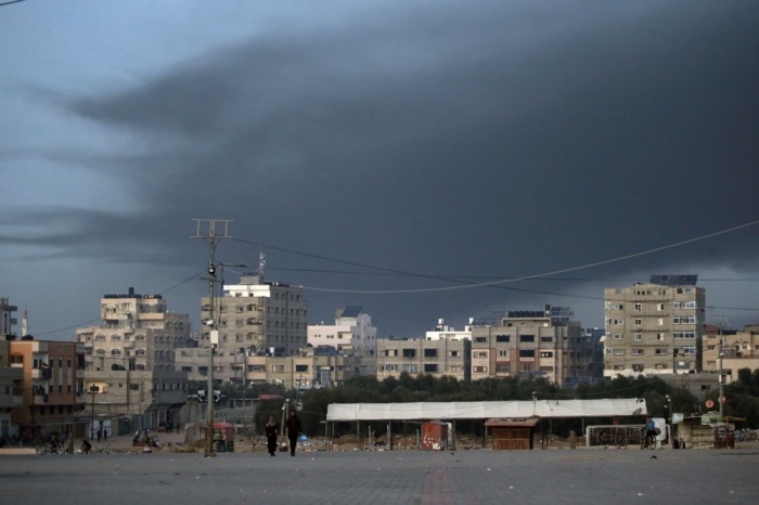 Nach israelischen Luftangriffen im südlichen Gaza-Streifen steigt Rauch auf. Foto: epa/Mohammed Saber