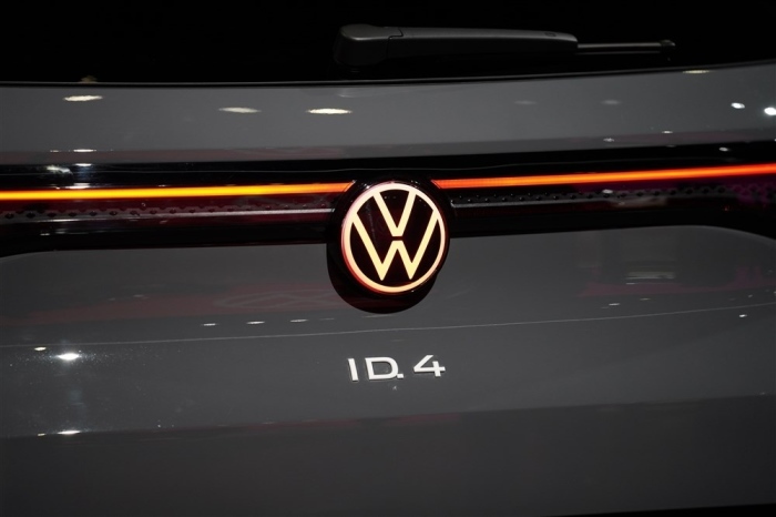 Ein Volkswagen ID. 4 Fahrzeug wird auf der AutoMobility LA Auto Show ausgestellt. Foto: epa/Allison Dinner
