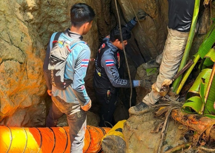 Thai-Rettungsteams beteiligten sich an der Rettungsmission für sieben laotische Männer, die seit dem 19. Mai 2026 in einer überfluteten Goldminenhöhle in Laos eingeschlossen sind. Foto: epa/Metta Tham Kalasin Rescue