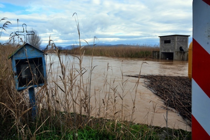 Α überschwemmter Bauernhof im Dorf Palamas in der Nähe der Stadt Karditsa in Thessalien. Foto: epa/Apostolis Domalis