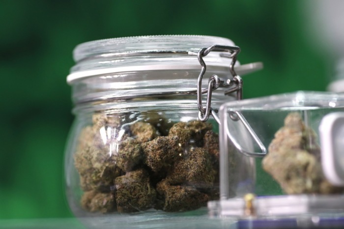 Die thailändische Regierung betont, dass Cannabisblüten ausschließlich für medizinische Zwecke und nur gegen Vorlage eines gültigen Rezepts abgegeben werden dürfen. Foto: epa/Rungroj Yongrit