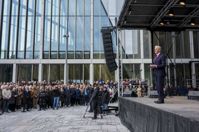 Norwegens Ministerpräsident spricht bei der Eröffnung des neuen Regierungsviertels in Oslo. Foto: epa/Ole Berg-rusten