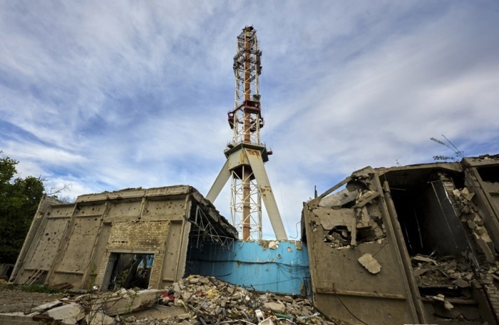 Fernsehturm in Charkiw durch russischen Raketenangriff teilweise zerstört. Foto: epa/Sergey Kozlov