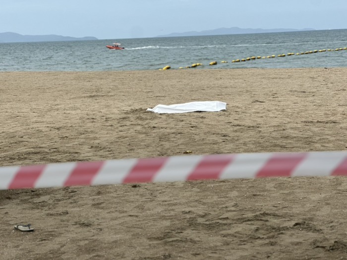 Der Fundort am Jomtien Beach wurde nach dem Auffinden des Leichnams weiträumig abgesperrt. Bild: TMN.TV