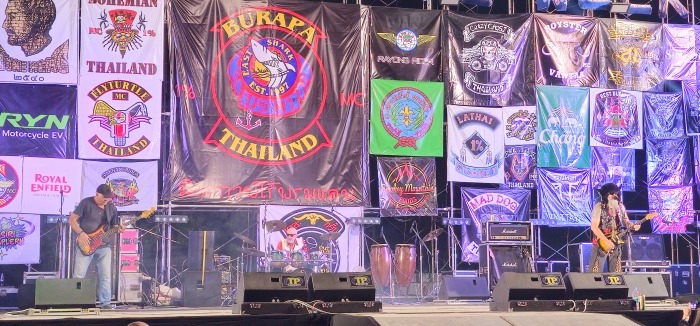 Internationale und thailändische Bands und Künstler treten vom 12. bis 14. Februar 2026 auf der Rock Stage und der Kings Stage bei der Burapa Pattaya Bike Week auf. Foto: Jahner