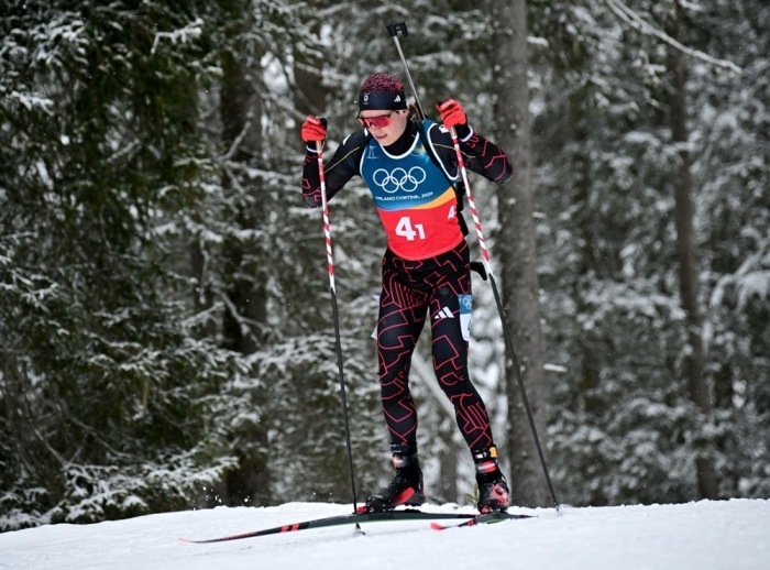 Biathlet Justus Strelow aus Deutschland startet bei der 4x7,5-Kilometer-Staffel der Männer bei den Olympischen Winterspielen Milano Cortina 2026 in Antholz. Foto: epa/Martin Metelko