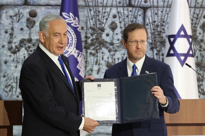 Benjamin Netanjahu erhält das Mandat des Präsidenten zur Bildung einer neuen Regierung. Foto: epa/Abir Sultan