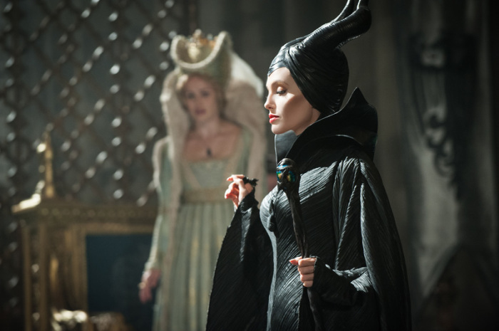 Maleficent (Angelina Jolie) in einer Szene des Fantasyfilms «Maleficent - Die dunkle Fee» (undatierte Filmszene). Foto: Keith Hamshere/Disney Channel/dpa
