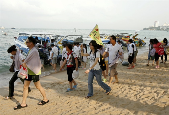 Chinesische Touristengruppe in Pattaya vor der Pandemie. Foto: epa/Rungroj Yongrit