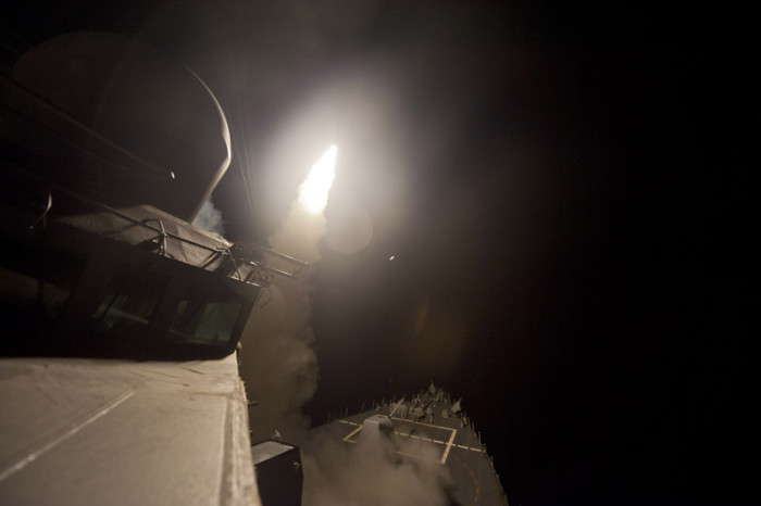  Eine Tomahawk-Rakete wird von einem Schiff der US-Navy abgefeuert. Foto: epa/Carlos M. Vazquez/us Navy