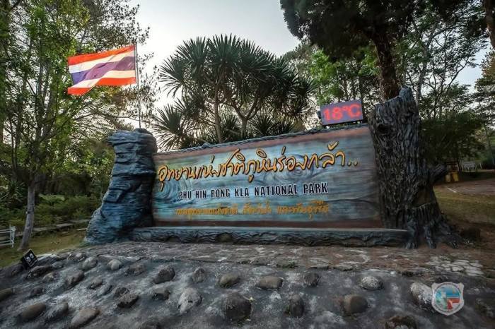 Eingang zum Nationalpark Phu Hin Rong Kla in der Provinz Phitsanulok, wo selbst im März vergleichsweise kühle Temperaturen herrschen. Bild: Department of National Parks, Wildlife and Plant Conservation (DNP)