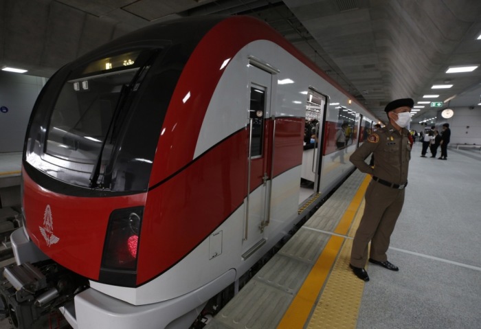 Zug der SRT Red Line. Foto: epa-efe/Narong Sangnak