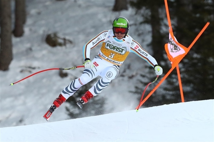 Der deutsche Andreas Sander rast beim Abfahrtsrennen der Herren beim FIS Ski Alpin Weltcup in Gröden die Piste hinunter. Foto: epa/Andrea Solero