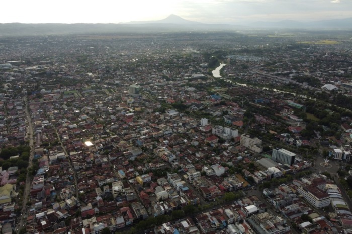 Drohnenaufnahme zeigt die indonesische Stadt Banda Aceh auf der Insel Sumatra. Foto: epa/Hotli Simanjuntak