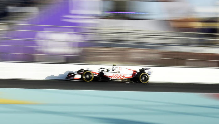 Der deutsche Formel-1-Pilot Mick Schumacher vom Haas F1 Team während eines Trainings für den Großen Preis von Saudi-Arabien auf dem Corniche Circuit in Jeddah, Saudi-Arabien. Foto: epa/