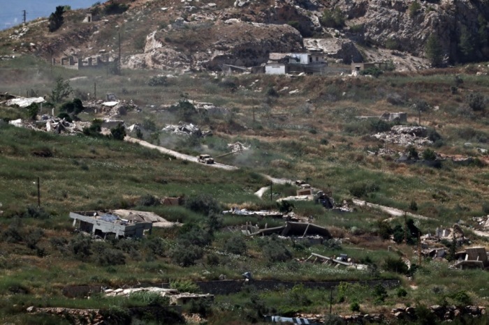 Ein israelisches Militärfahrzeug ist nahe der Grenze zum Libanon im Einsatz. Zuvor hatte es einen Schusswechsel nach einem Grenzübertritt gegeben. Foto: epa/Atef Safadi