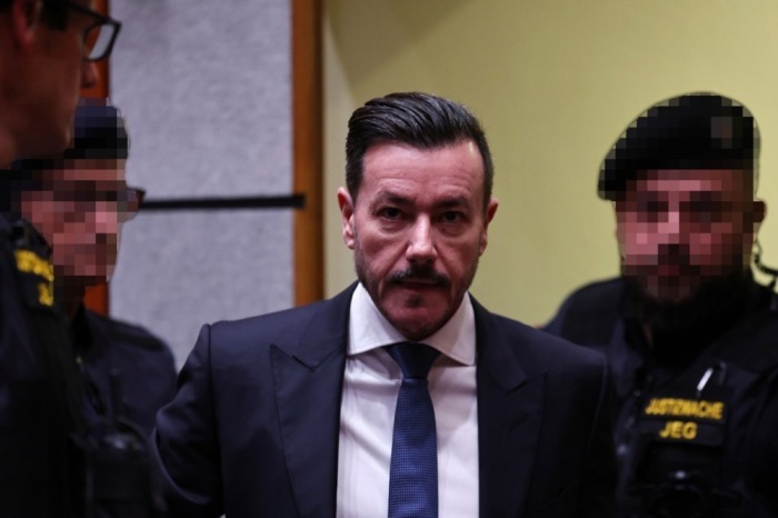 Rene Benko erscheint vor dem Landesgericht Innsbruck zum letzten Verhandlungstag im Prozess wegen mutmaßlicher betrügerischer Insolvenz. Foto: epa/Anna Szilagyi