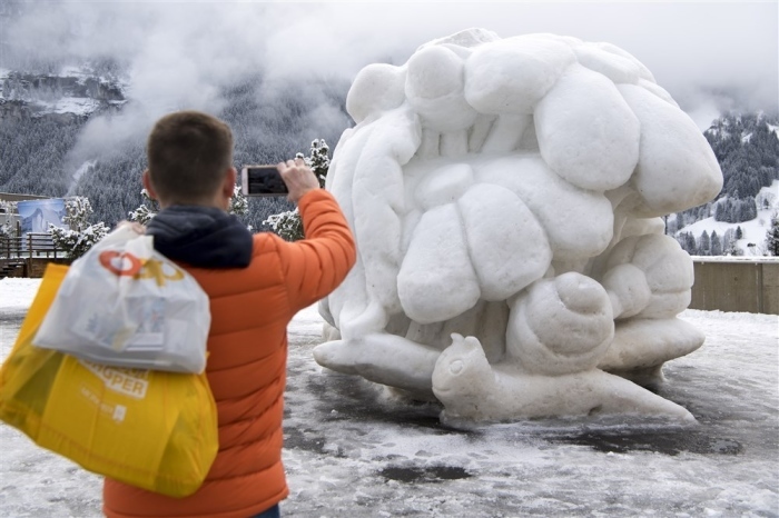 Ansicht einer Schneeskulptur während des 