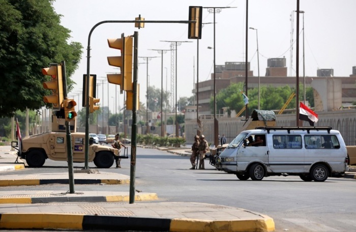 Die irakische Armee geht in der Nähe des Tors des Regierungsviertels der Grünen Zone im Zentrum Bagdads in Stellung. Archivfoto: epa/AHMED JALIL