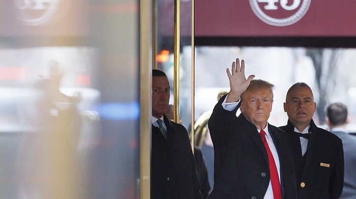 US-Präsident Donald Trump (C) verlässt den Trump Tower in New York. Foto: EPA-EFE/Sarah Yenesel