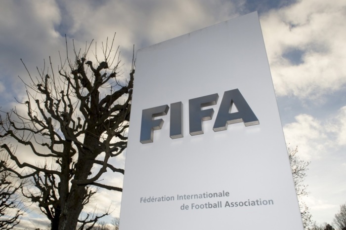 Das FIFA Logo ist vor dem FIFA Hauptsitz 