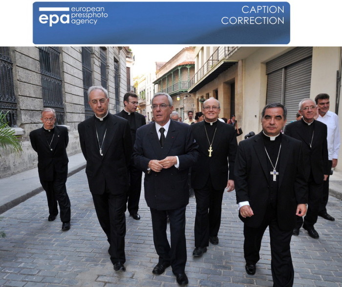  Erzbischof Giovanni Angelo Becciu (im Vordergrund rechts). Foto: epa/Alejandro Ernesto