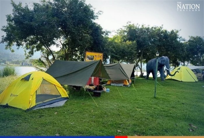 Der kostenlose Campingplatz befindet sich direkt am Ufer des idyllischen Baan-San-Kamphaeng-Stausees. Vorausgesetzt wird eine Genehmigung durch die Wang Nam Khiao Rural Road Office. Foto: The Nation