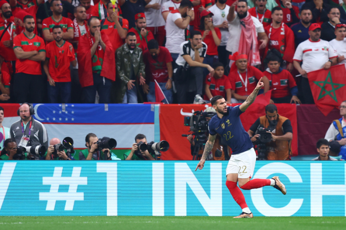 Frankreich - Marokko, Halbfinale, Frankreichs Theo Hernández jubelt nach seinem Führungstreffer zum 1-0. Foto: Tom Weller/dpa