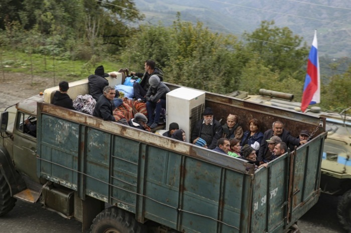 Dutzende ethnischer Armenier fliehen aus der abtrünnigen Region Berg-Karabach. Foto: epa/Roman Ismayilov