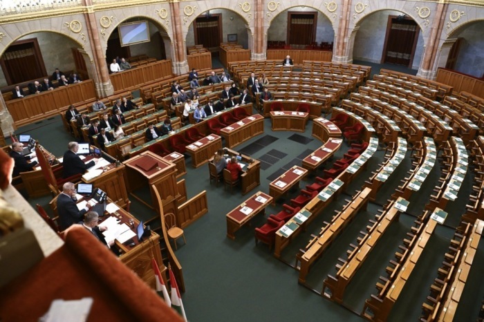 Das Parlament tagt zur Ratifizierung der schwedischen NATO-Mitgliedschaft in Budapest. Foto: epa/Szilard Koszticsak Ungarn Aus