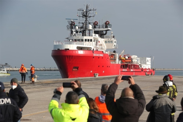 Ocean Viking erreicht den Hafen von Ravenna mit 113 Migranten an Bord. Foto: epa/Pasquale Bove