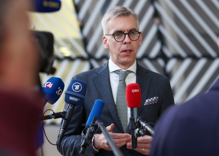 Luxemburgs Innenminister Leon Gloden spricht vor Beginn der Beratungen zur Schengen-Zone. Foto: epa/Olivier Hoslet