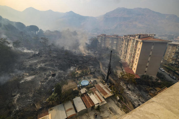 Stilvolle Palermo Feuer Aktuell Fotos