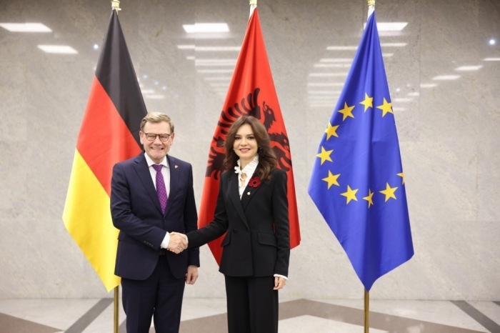 Wadephul trifft in Tirana Albaniens Außenministerin Spiropali zu Gesprächen über Zusammenarbeit und europäische Perspektiven. Foto: epa/Malton Dibra Heute