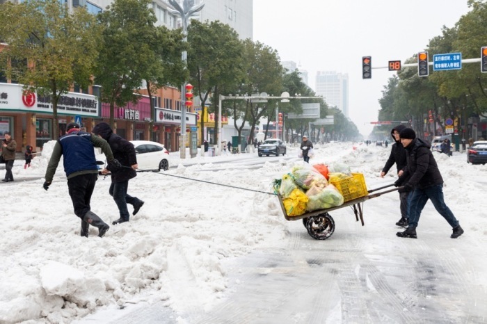 In China werden die Notfallmaßnahmen bei niedrigen Temperaturen in der Provinz Hunan verbessert. Foto: epa/Xinhua
