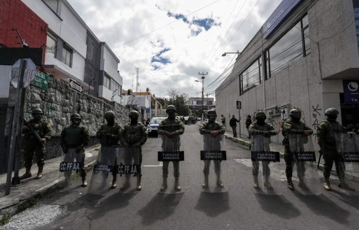 Nach einer Eskalation der Gewalt erklärt Ecuadors Präsident Noboa den 