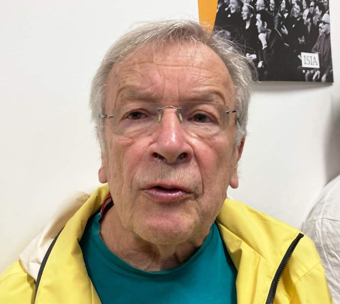 Wiktor Jerofejew spricht auf der Buchmesse russischer Exilverlage am Berliner Bebelplatz über Literatur und aktuelle Entwicklungen. Foto: dpa/Friedemann Kohler