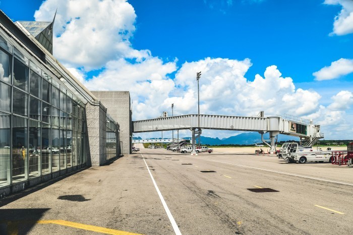 Neue Flugverbindungen aus Nordeuropa sollen Krabis Tourismus und Wirtschaft zusätzliche Impulse geben. Archivbild: Nopparuj Lamaikul / Unsplash