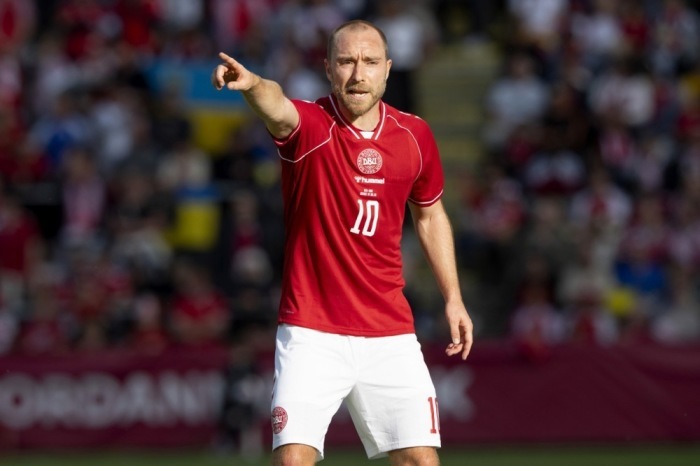 Christian Eriksen reagiert während des Fußball-Länderspiels zwischen Dänemark und der Ukraine in Odense. Foto: epa/Bo Amstrup