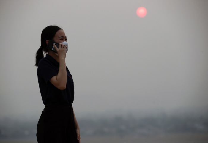 Waldbrände im Norden Thailands verursachen alljährlich eine massive Luftverschmutzung und stellen eine Gefahr für Mensch und Umwelt dar. Foto: EPA-EFE/Rungroj Yongrit