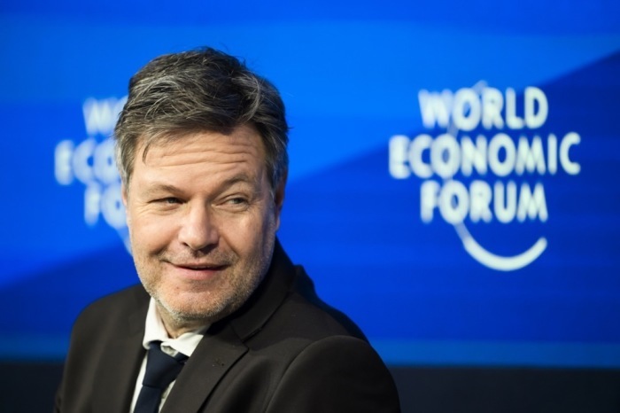 Robert Habeck, deutscher Minister für Wirtschaft und Klima, spricht während einer Podiumsdiskussion auf dem 54. Jahrestreffen des Weltwirtschaftsforums (WEF) in Davos. Foto: epa/Gian Ehrenzeller