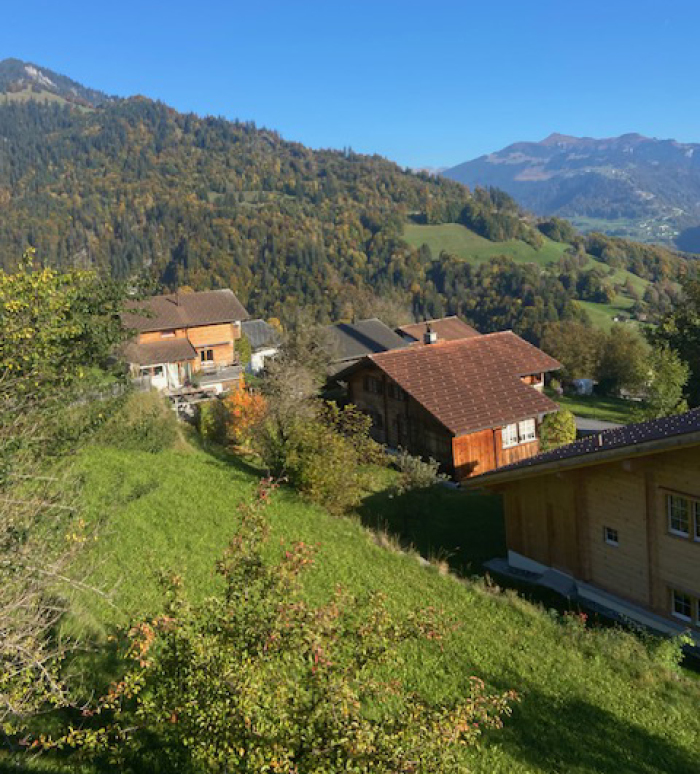 Wandern durch eine attraktive Landschaft soll die Fitness zurück bringen. Fotos: hf