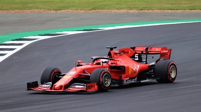 Verdacht fährt mit: Vettel misstraut Ferrari